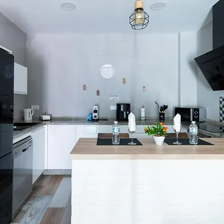 아파트 Con Piscina A 7 Minutos De La Playa