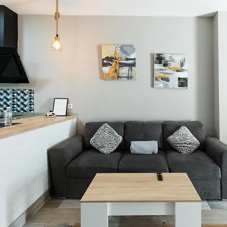 Con Piscina A 7 Minutos De La Playa 푸엔히롤라